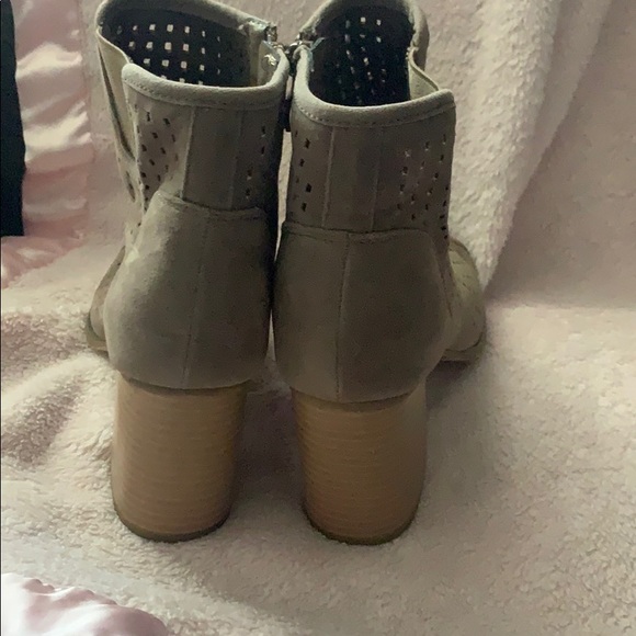 Open toe booties - Picture 3 of 3